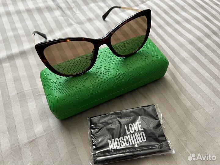 Солнечные очки Love Moschino женские, оригинал