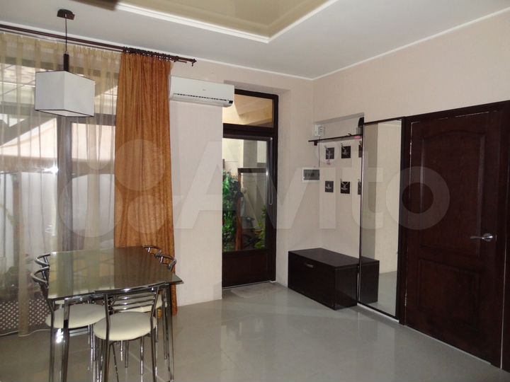 2-к. квартира, 68 м², 1/3 эт.