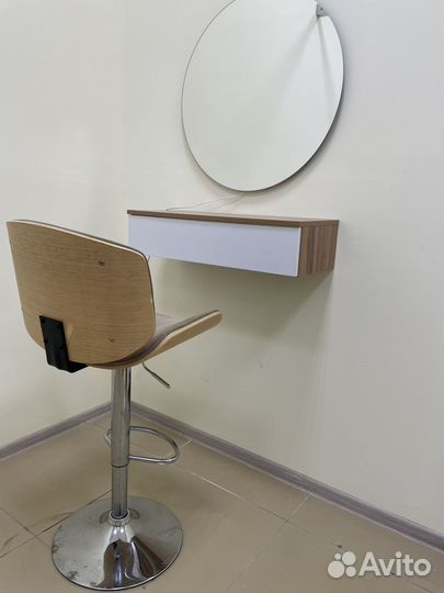 Барное кресло