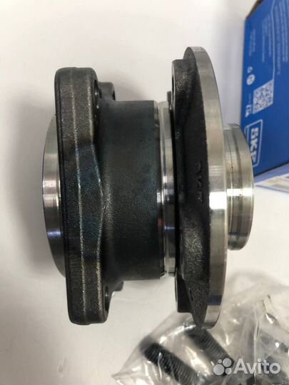 Ступица в сборе с подшипником SKF vkba3632