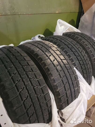 Toyo Observe GSi-5 225/60 R17 99T