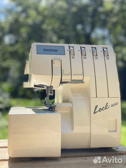Новый оверлок Brother Model 925D
