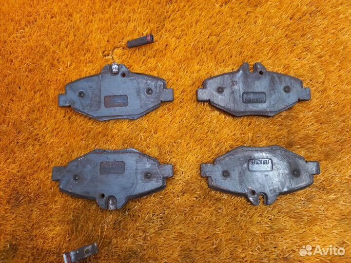 Колодки тормозные передние Mercedes-Benz E-Class