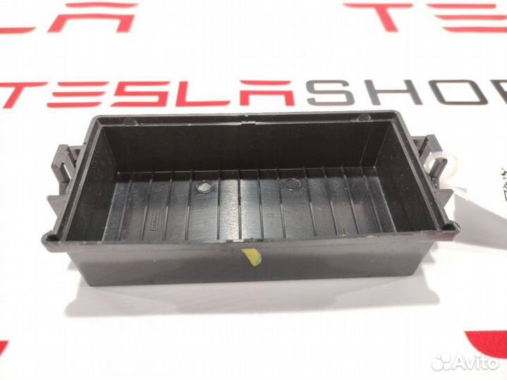 Крышка блока предохранителей переднего Tesla