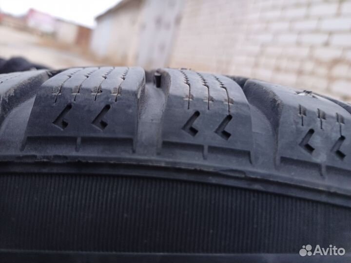 Pirelli Ice Zero 215/65 R16 102