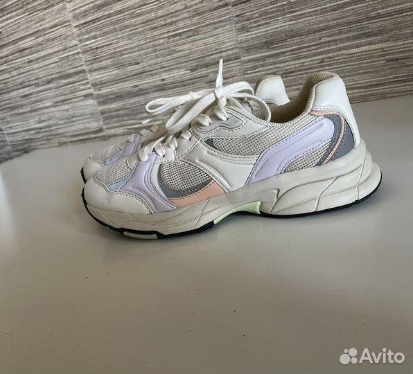 Кроссовки zara