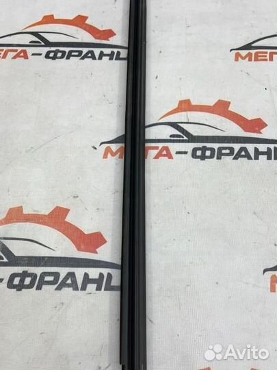 Бархотка стекла задняя правая Peugeot 407 седан