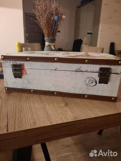 Сундук для хранения рукоделия с остатками пряжи