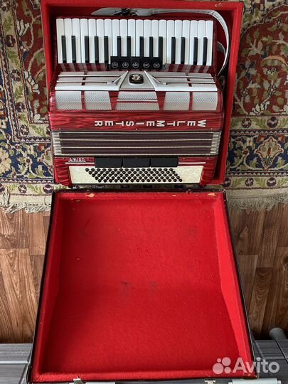 Аккордеон Weltmeister Amigo 3/4 трехголосый