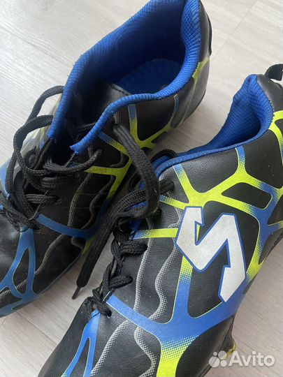 Детские футбольные бутсы