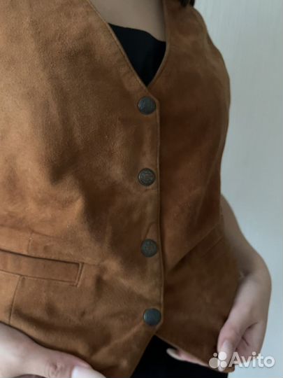 Жилет костюмный