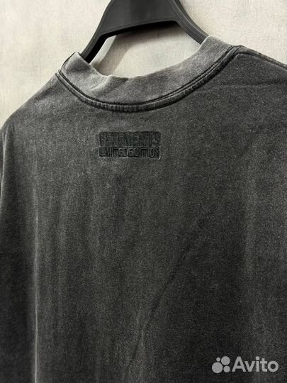 Стильная футболка Vetements