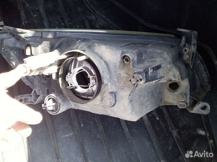 Фара передняя левая на гранту