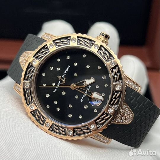 Механические женские часы на каучуковом браслете