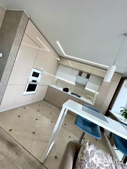 Кухня на заказ под потолок