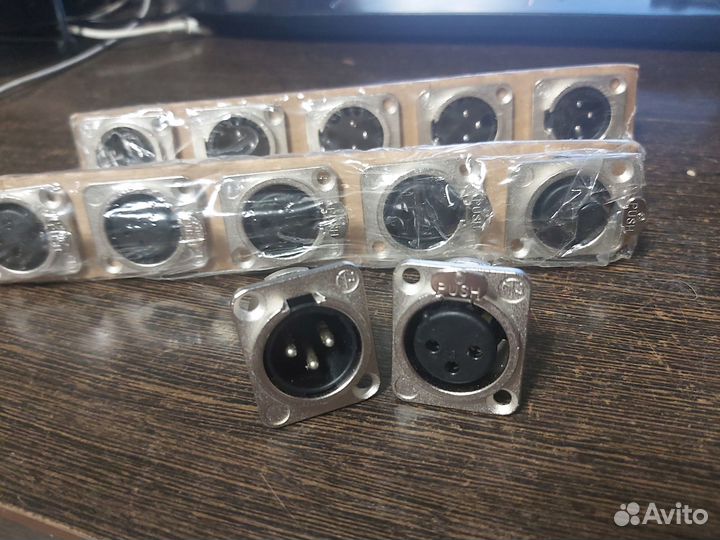 Рэковые разъёмы Neutrik D-Series XLR Chassis