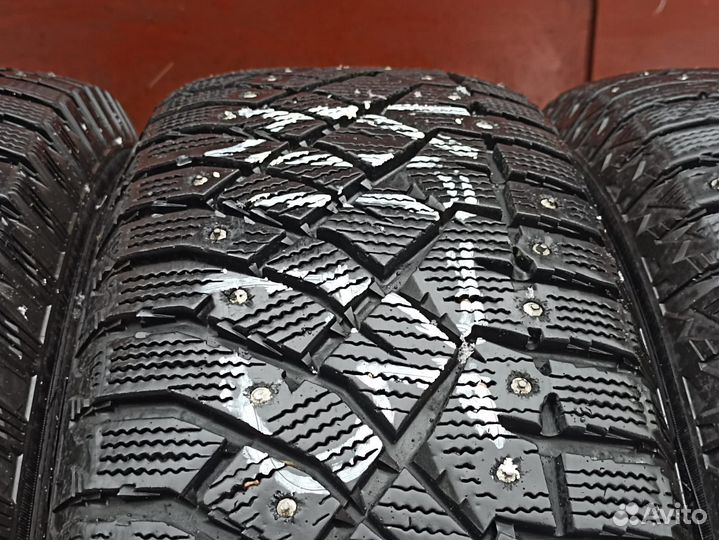Nitto Therma Spike (NTSPK-B02) 215/70 R16 100T