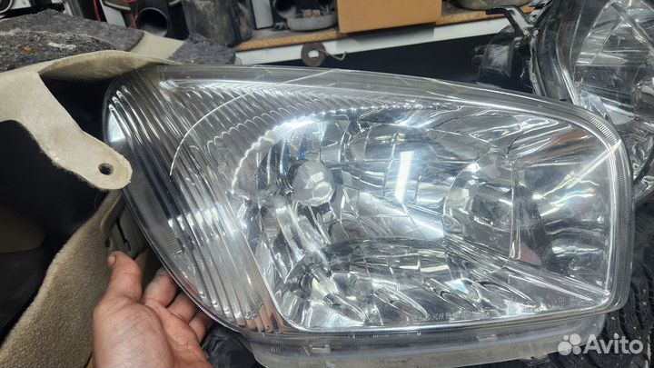 Фара правая на toyota rav 4