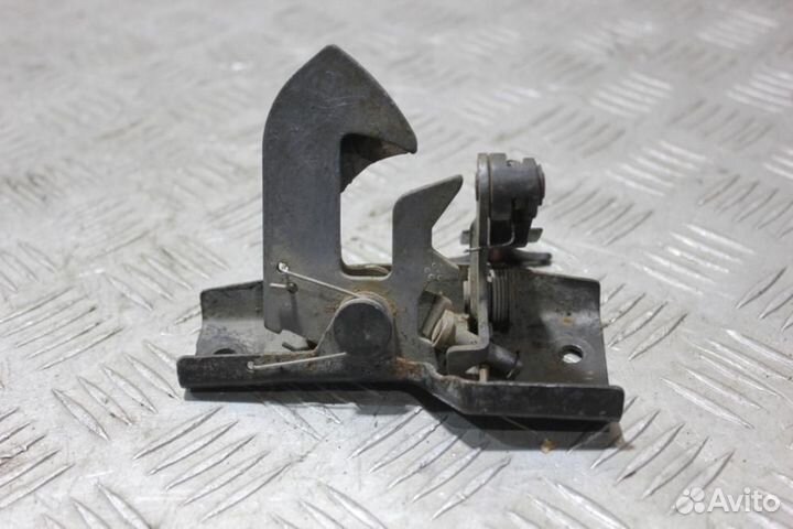 Крюк открывания капота E 211