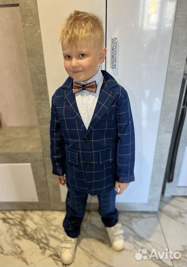 Костюм новый в клетку для мальчика школьная форма