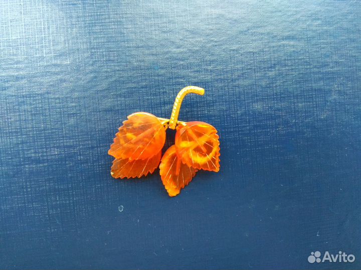 Винтажная янтарная брошь