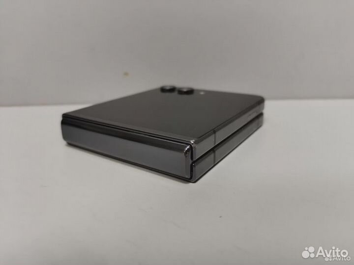 Samsung Galaxy Z Flip5, 8/256 ГБ