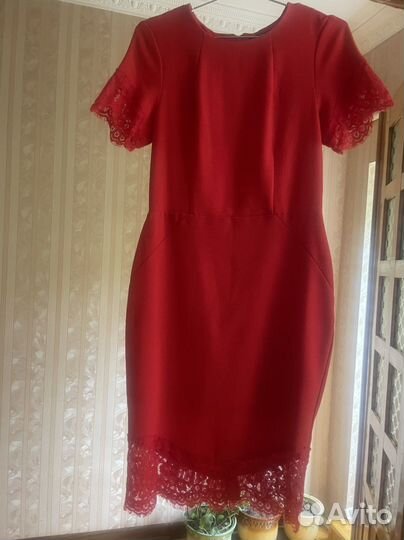 Красное платье