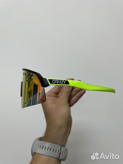 Солнцезащитные очки Oakley Sutro Lite Sweep Prizm