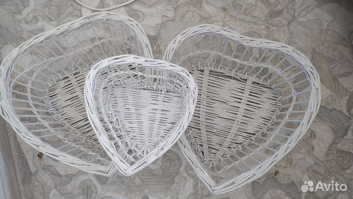 Декоративные плетенные корзины. Корзины - сердца