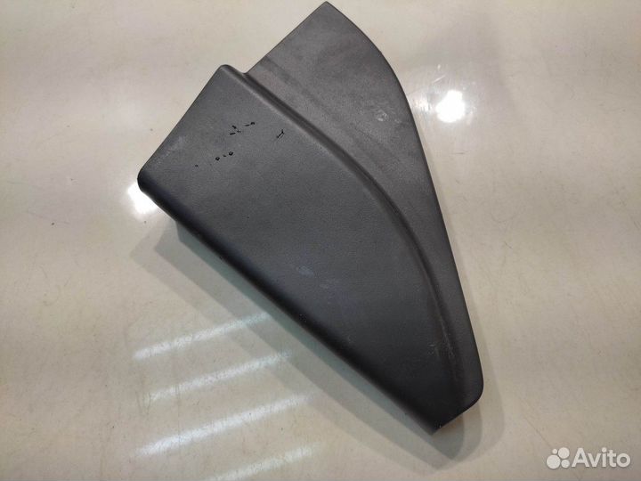 Угол зеркала внутренний передний правый