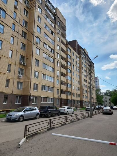 3-к. квартира, 68 м², 1/17 эт.