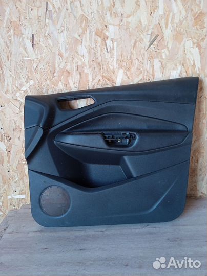 Обшивка двери Ford Kuga 2