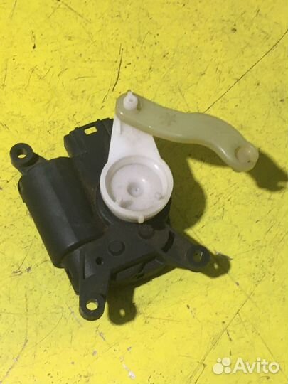 Моторчик заслонки отопителя Ситроен С4 Citroen C4