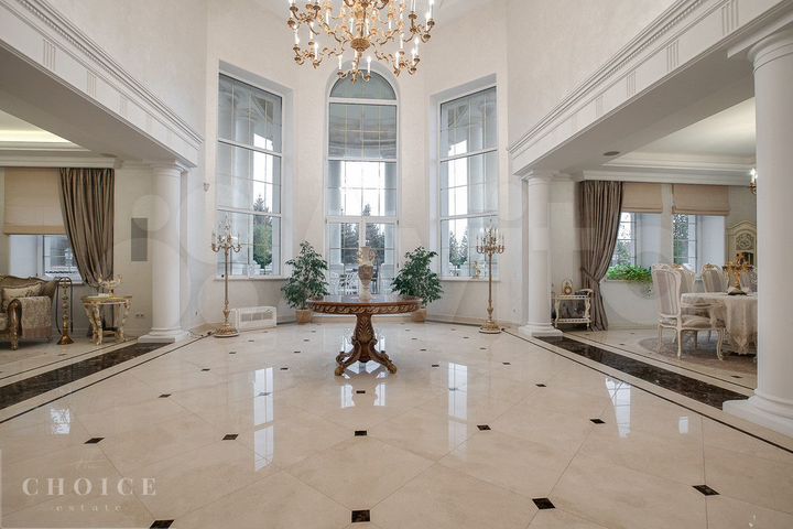 Коттедж 712 м² на участке 12 сот.