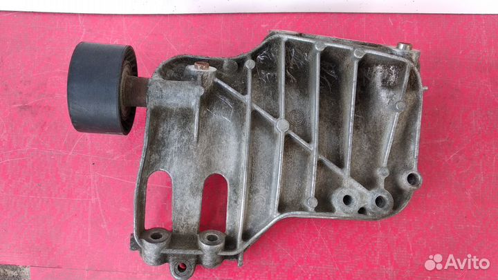 Кранштейн крепления BMW X5 E70