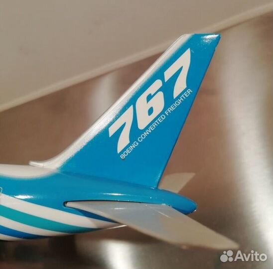 Модель самолета Боинг 767 BCF + наклейка