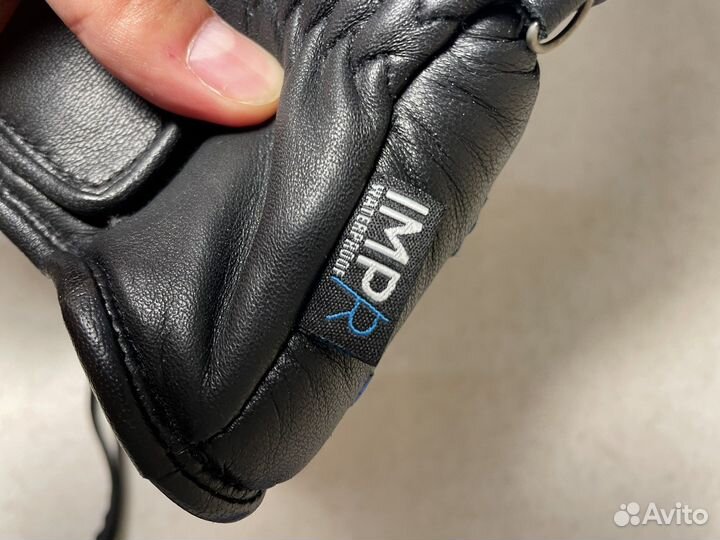 Бомбические женские варежки Rossignol