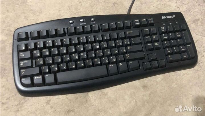 Монитор Samsung и клавиатура