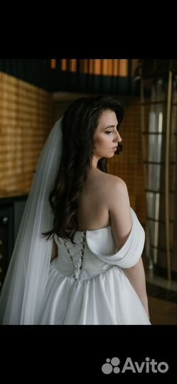 Свадебное платье 42 44 бу