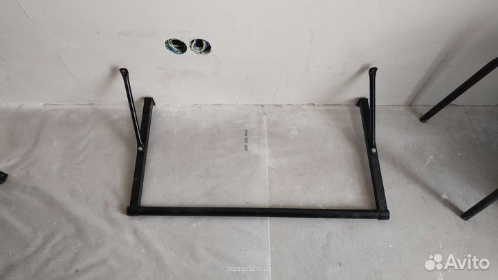 Турник настенный