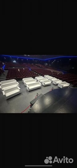 Кожаный диван