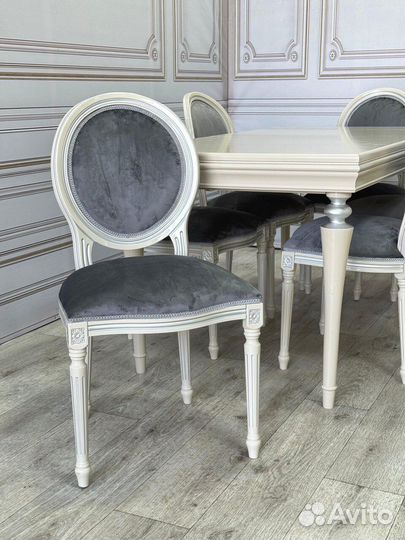 Кухонный стол и стулья
