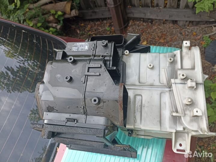 Корпус радиатора печки Nissan avenir 1992