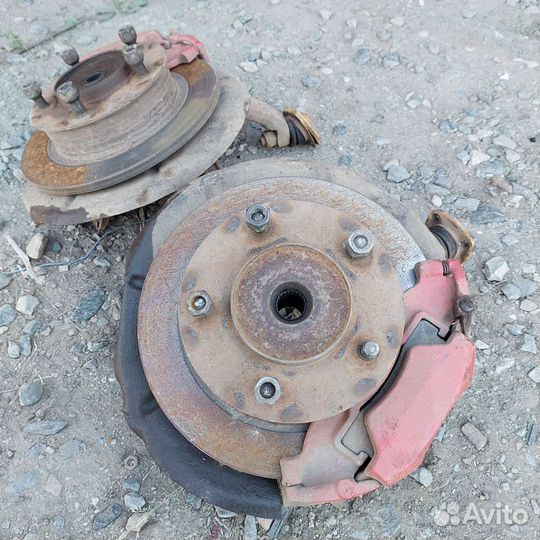 Поворотные кулаки niva