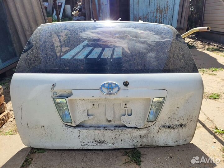 Задняя дверь toyota corolla filder