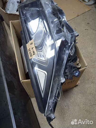 Фара передняя правая Rav 4 XA50