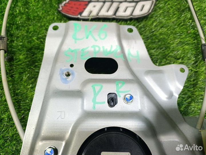 Доводчик двери задний правый Honda Stepwgn RK6