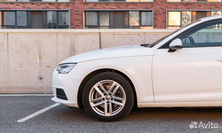 Аренда Audi A4 от одной минуты в Москве