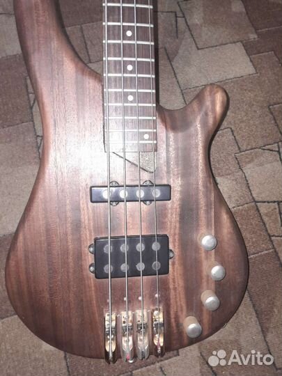 Бас гитара 4 струны актив