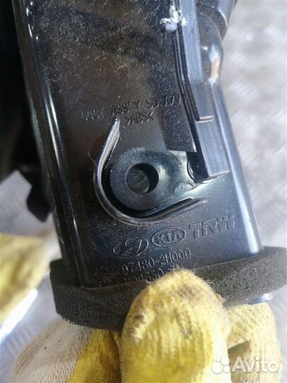 Дефлектор воздушный левый Hyundai Elantra HD G4FC